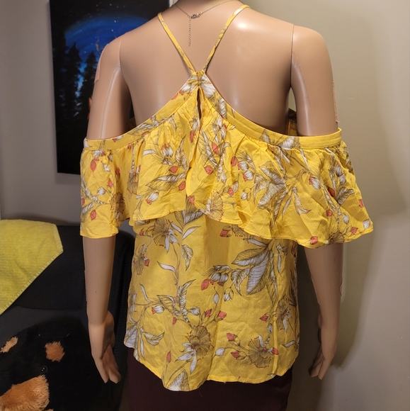 Beautiful Yellow Floral Off-shoulder with Halter Neck Blouse - Picture 4 of 6